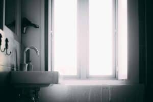 white ceramic sink 300x200 - white ceramic sink