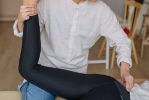 chiropractor doing chiropractic adjustment 300x201 - chiropractor doing chiropractic adjustment