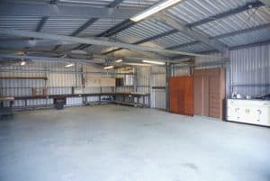 empty garage 300x201 - empty garage